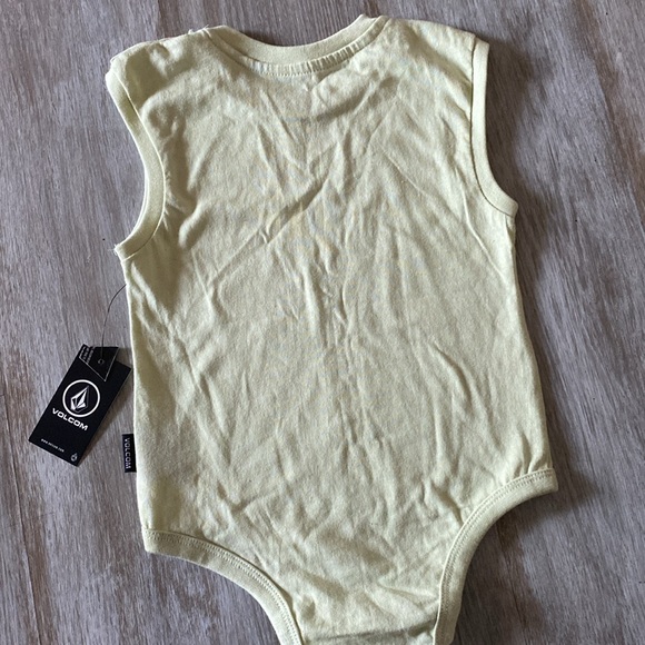NWT Volcom | onesie for 24mons - Picture 5 of 8